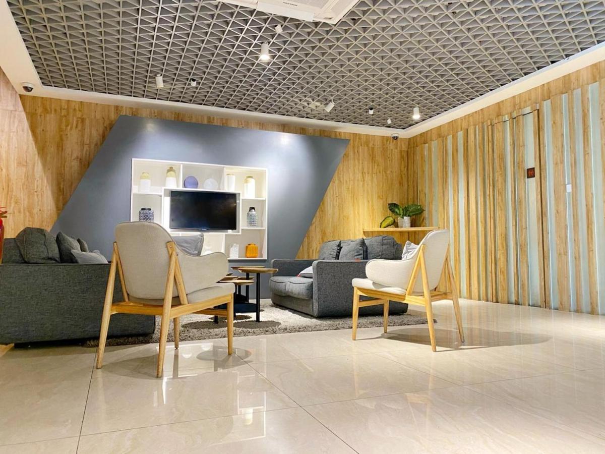 Juno Jatinegara Jakarta Exterior foto