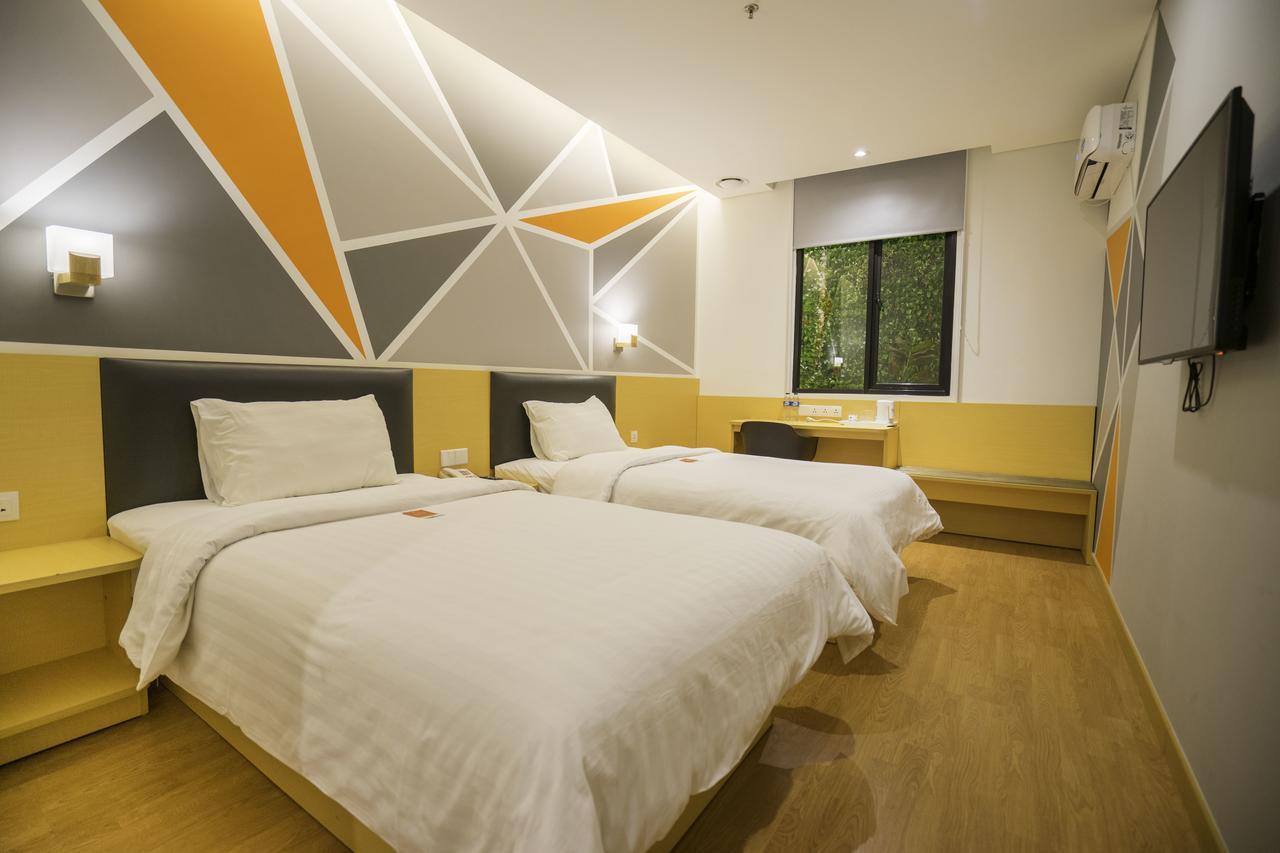 Juno Jatinegara Jakarta Exterior foto
